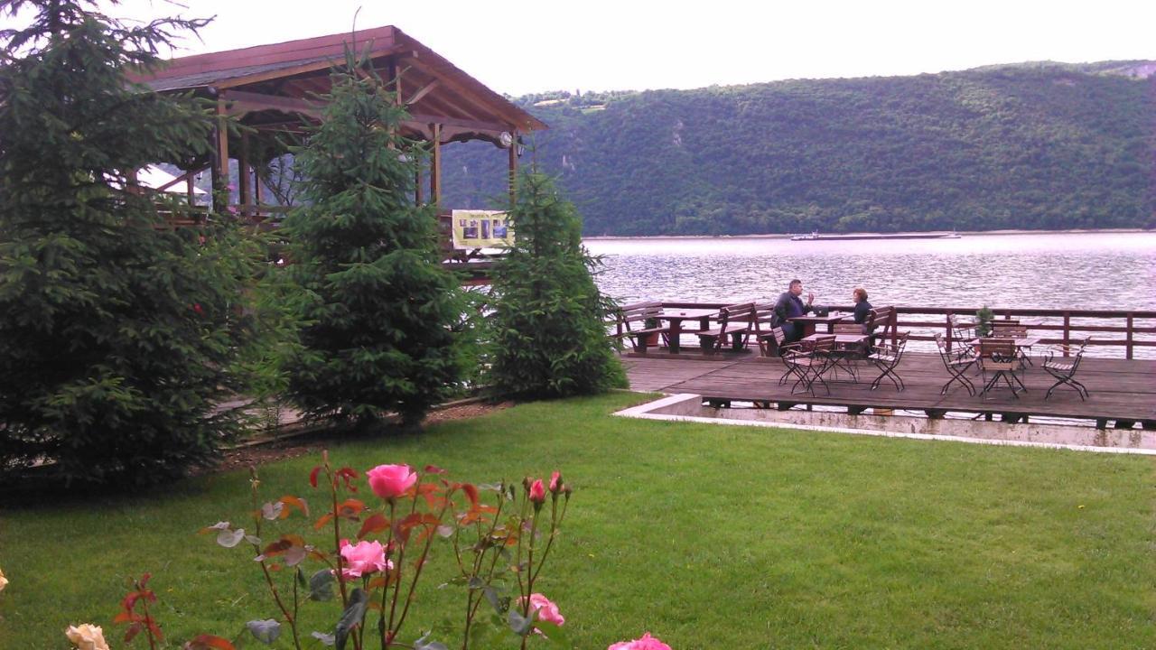 Pension La Ponton Ieşelniţa Eksteriør bilde